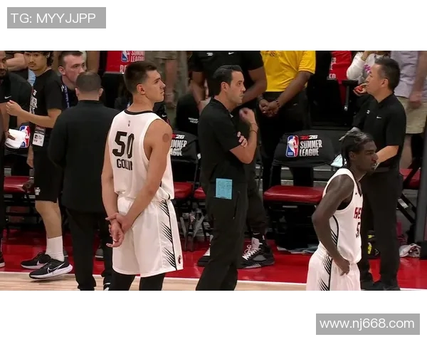 1999年快船与湖人对决回顾：篮球场上的激情与荣耀之战